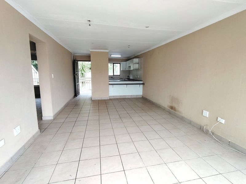 Central unit in small complex  - Photo 4