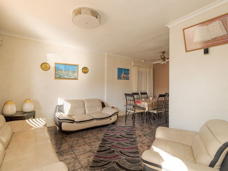 Neat & Well-Maintained Home with Separate Entrance and Student Accommodation Potential - Belhar, Ext 14 - Photo 3