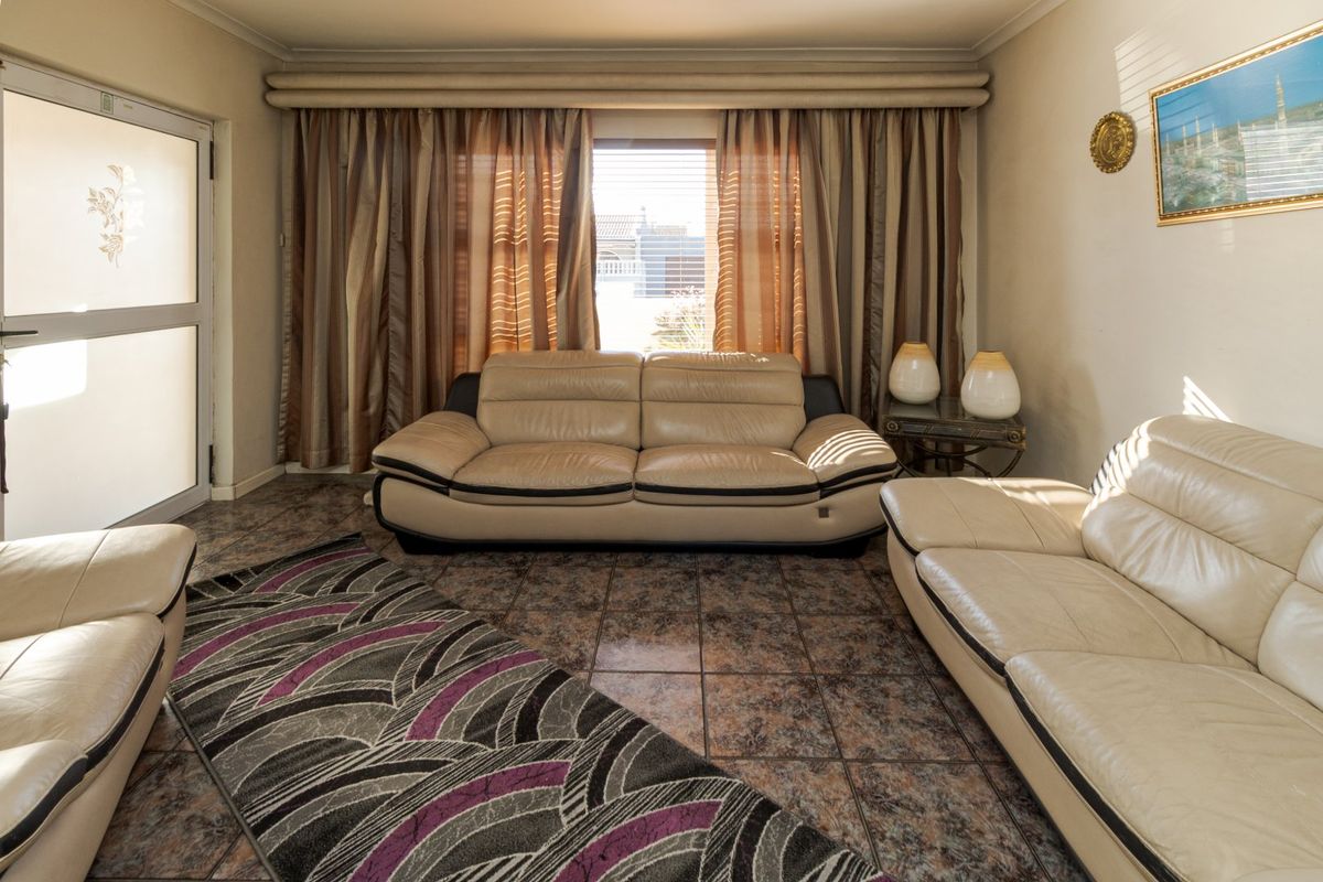 Neat & Well-Maintained Home with Separate Entrance and Student Accommodation Potential - Belhar, Ext 14 - Photo 4