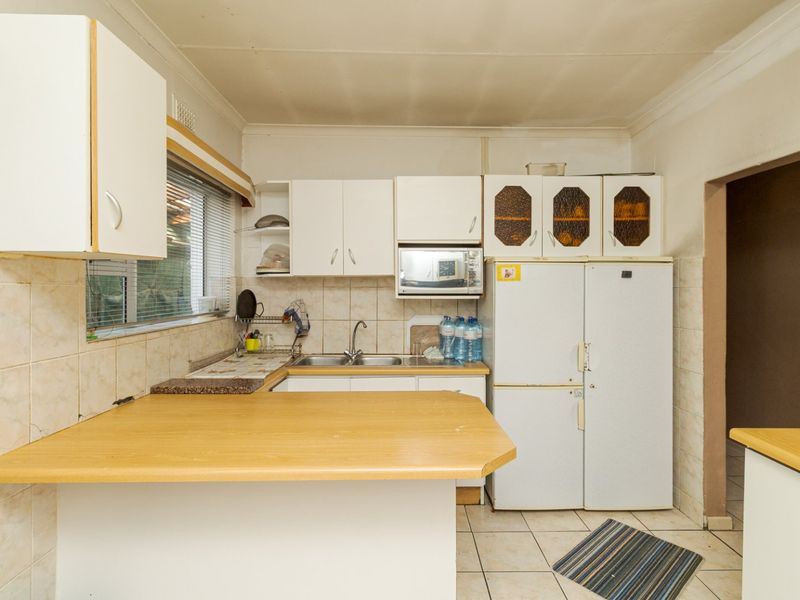 Neat & Well-Maintained Home with Separate Entrance and Student Accommodation Potential - Belhar, Ext 14 - Photo 9