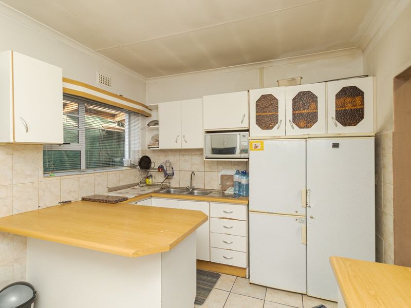 Neat & Well-Maintained Home with Separate Entrance and Student Accommodation Potential - Belhar, Ext 14 - Photo 8