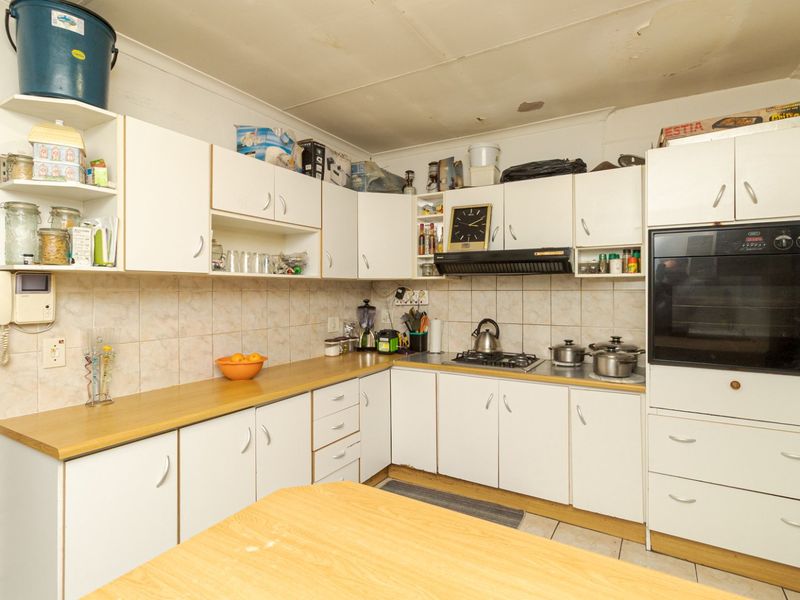 Neat & Well-Maintained Home with Separate Entrance and Student Accommodation Potential - Belhar, Ext 14 - Photo 7