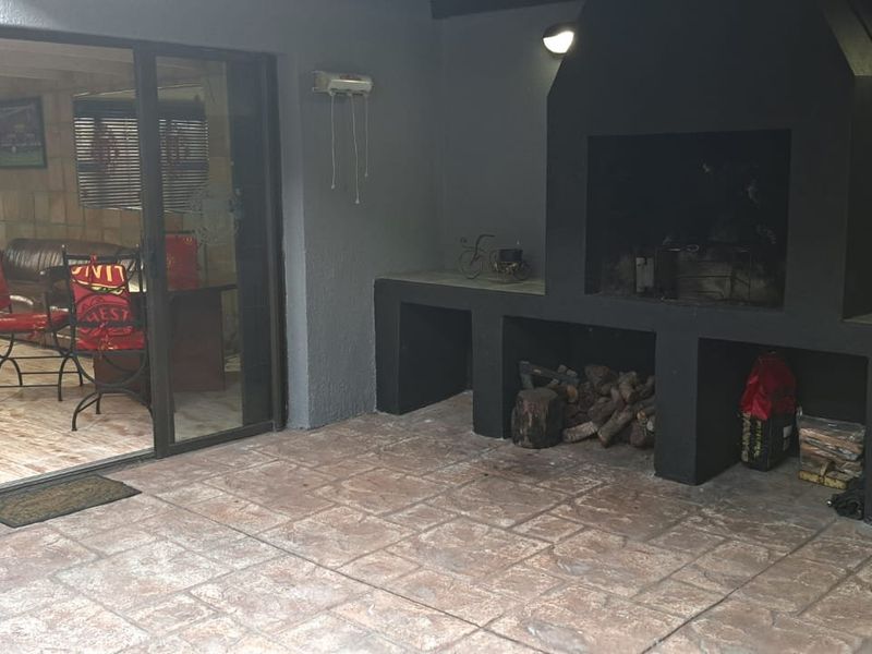 Beautiful family home centrally located - Photo 9