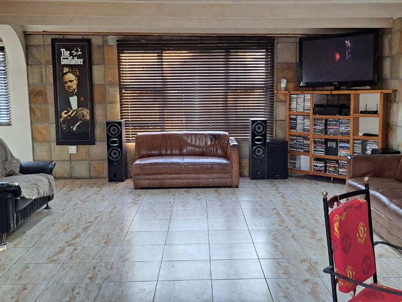 Beautiful family home centrally located - Photo 7