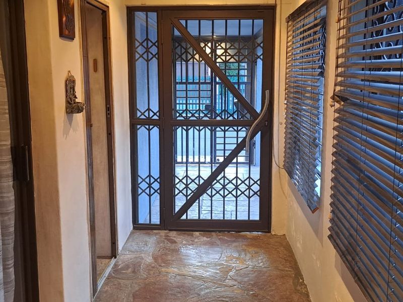 Beautiful family home centrally located - Photo 4