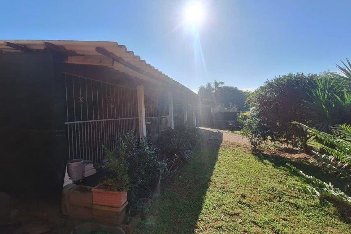 Comfortable Home With Two Separate flats! - Photo 3