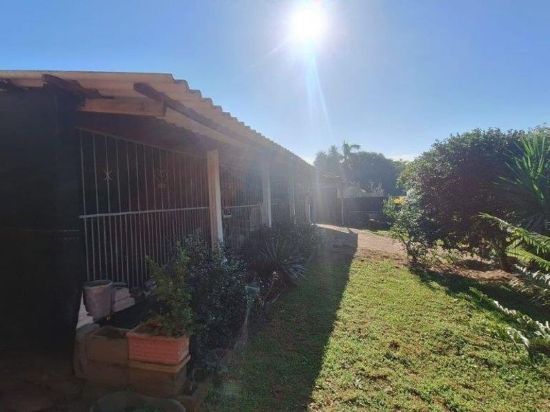 Comfortable Home With Two Separate flats! - Photo 3