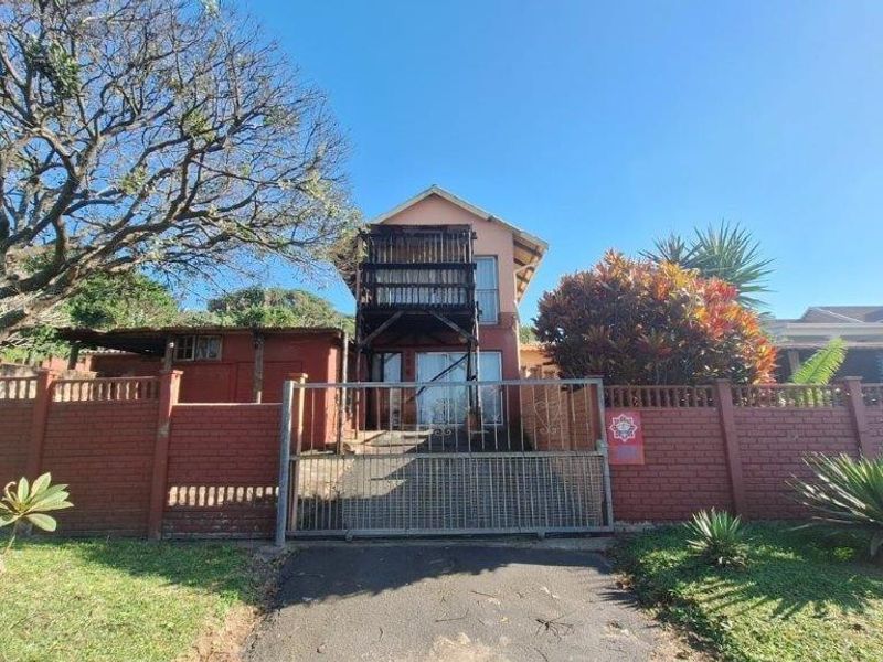 Comfortable Home With Two Separate flats! - Photo 2