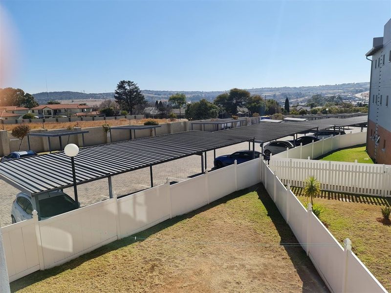 Open Plan Flat in Barbeque Downs For Sale - Photo 1