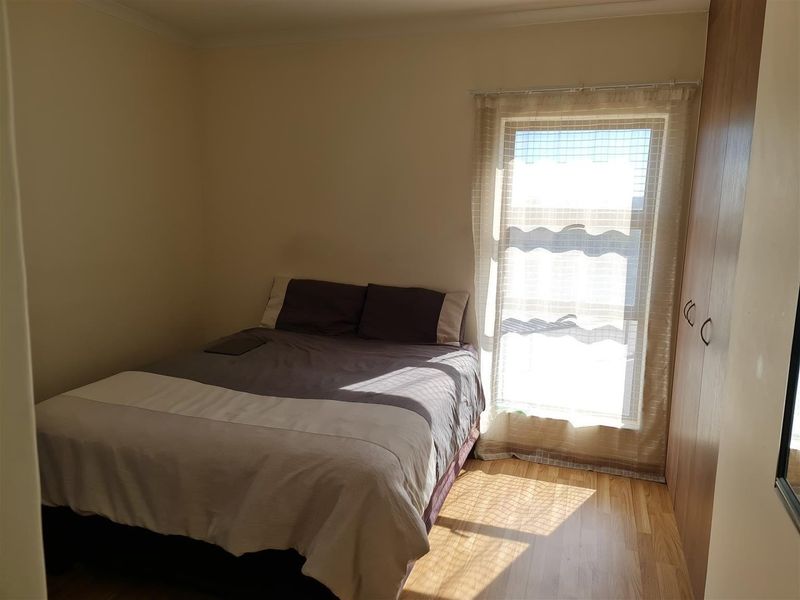 Open Plan Flat in Barbeque Downs For Sale - Photo 3