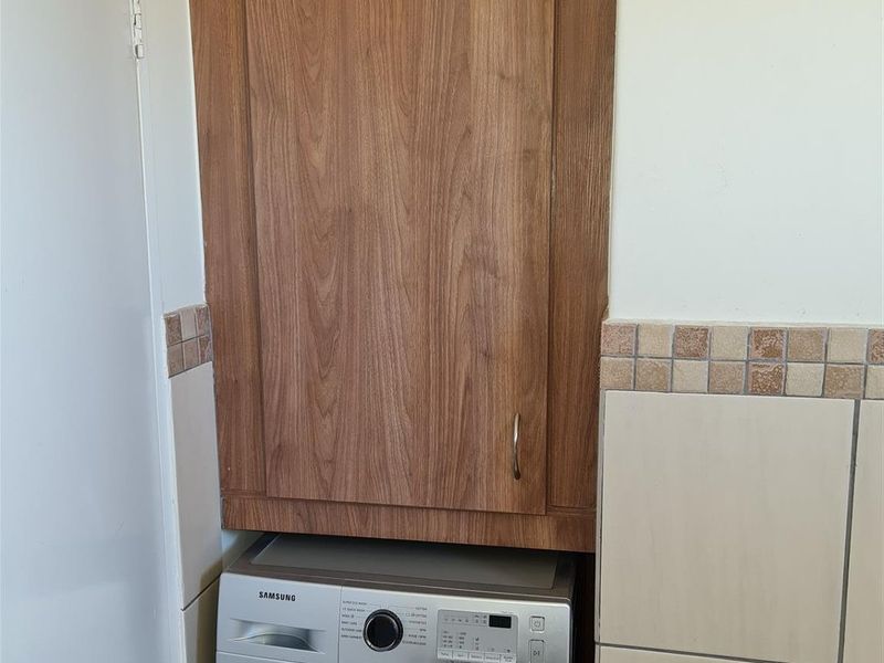 Open Plan Flat in Barbeque Downs For Sale - Photo 10