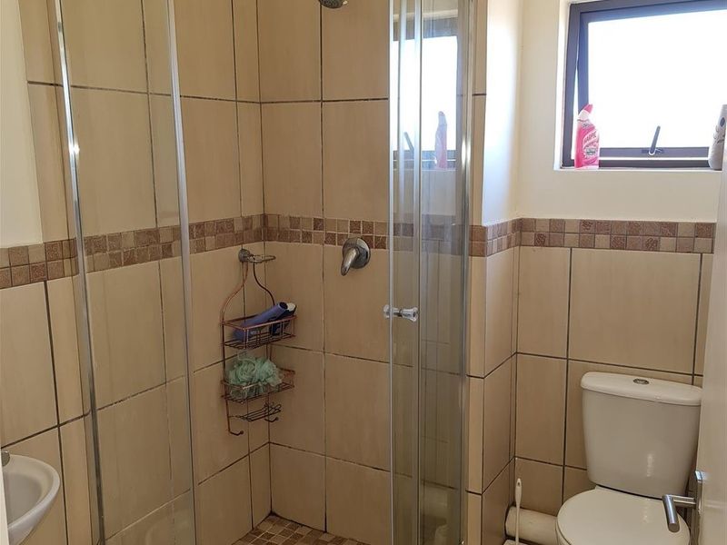 Open Plan Flat in Barbeque Downs For Sale - Photo 9