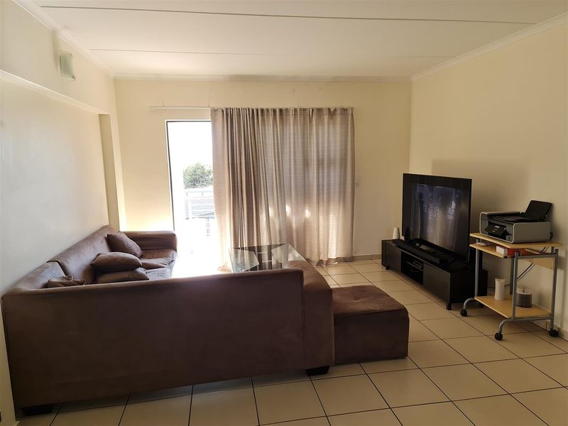 Open Plan Flat in Barbeque Downs For Sale - Photo 2