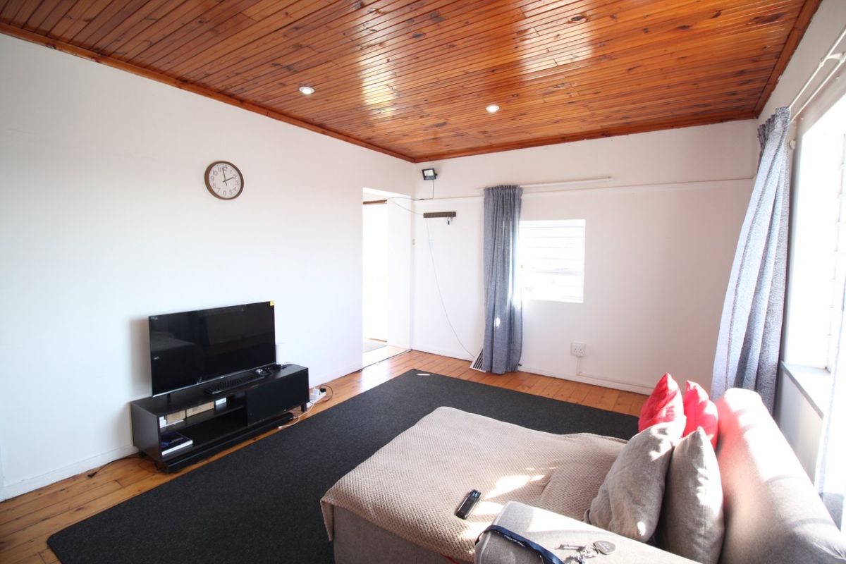 Perridgevale Flat for sale - Photo 3