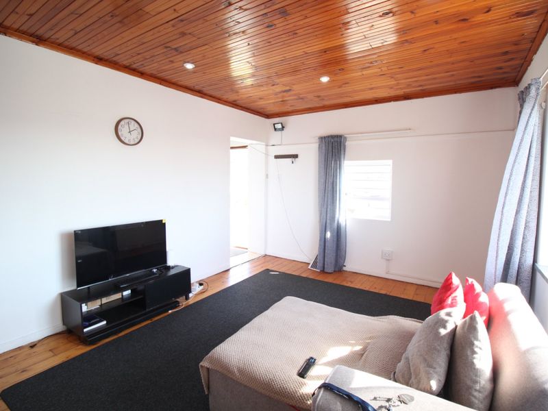 Perridgevale Flat for sale - Photo 3