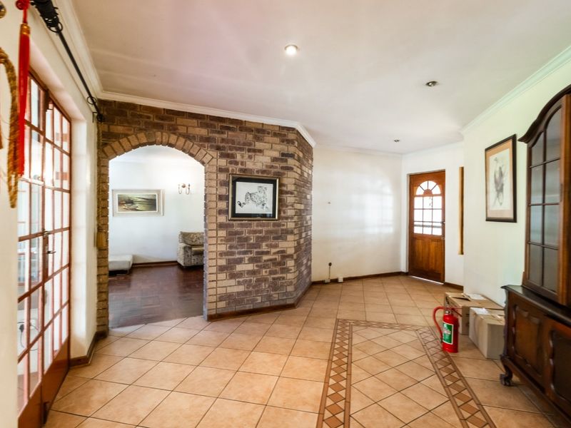 ONE OF THE BIGGEST PROPERTIES IN THORNHILL ESTATE FOR SALE. - Photo 5