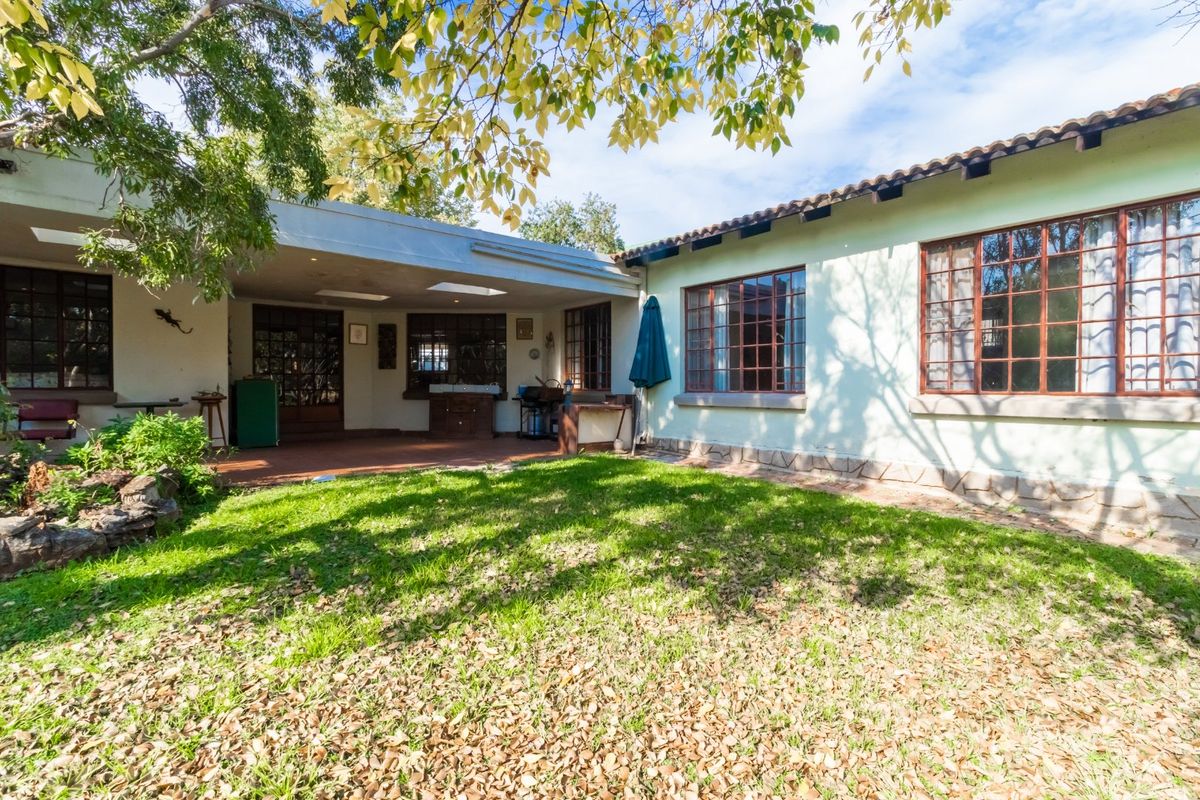 ONE OF THE BIGGEST PROPERTIES IN THORNHILL ESTATE FOR SALE. - Photo 3