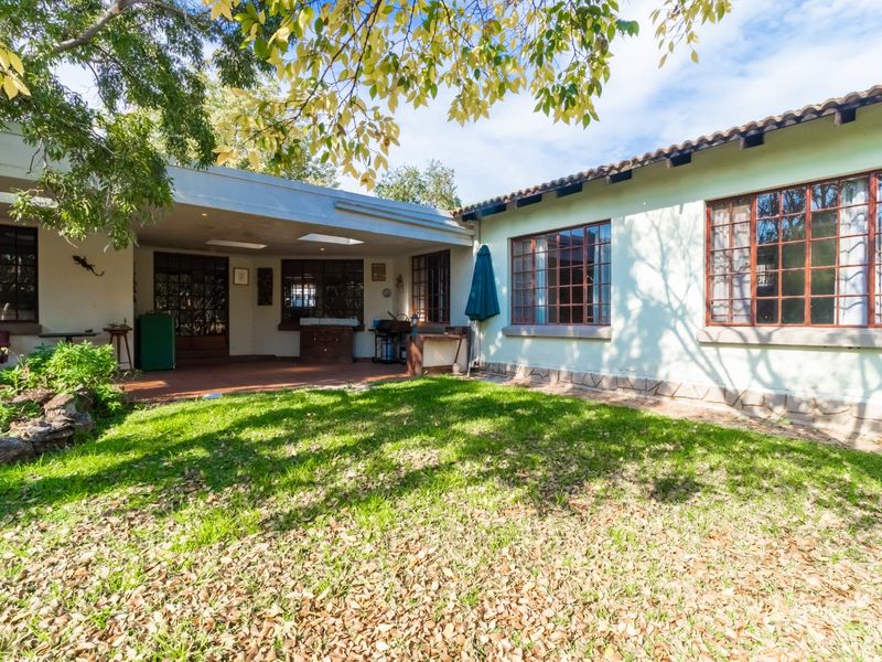 ONE OF THE BIGGEST PROPERTIES IN THORNHILL ESTATE FOR SALE. - Photo 3