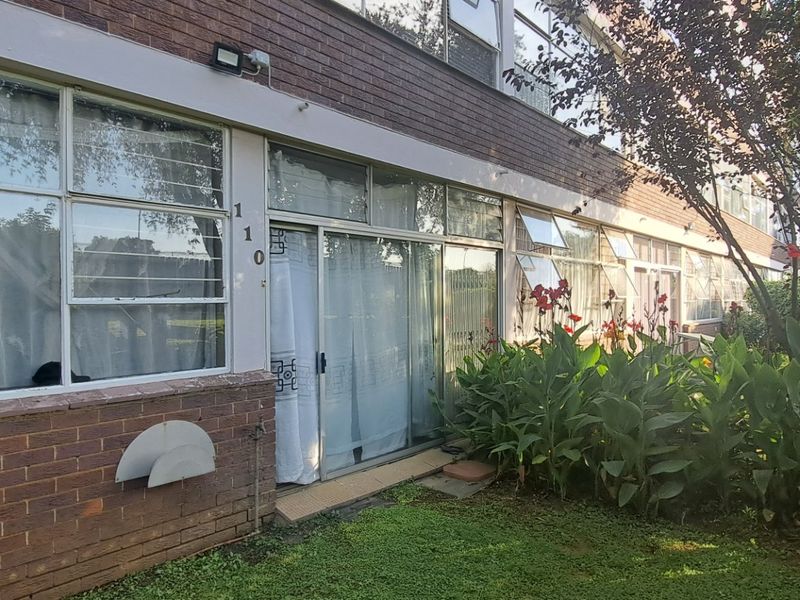 Spacious Garden Apartment in Prime Location - Photo 1