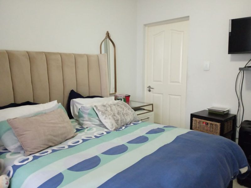 STUNNING 2-BED GROUND FLOOR APARTMENT IN POMONA! - Photo 9