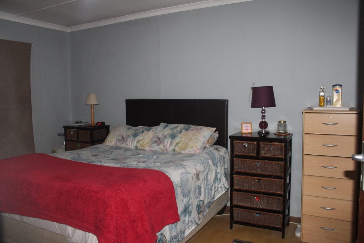 3 Bedroom in Woodlands  - Photo 3