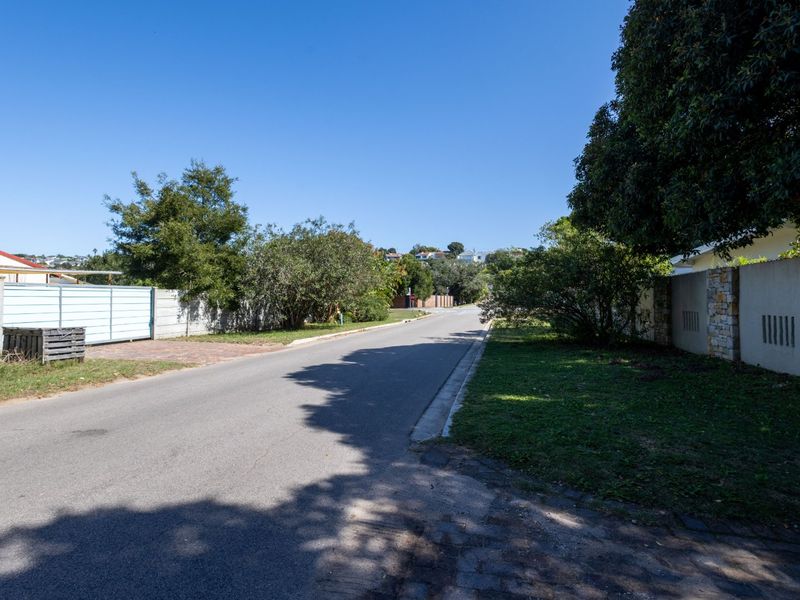 Family home on the Cnr of Roche Bonne and Longships Drive - Photo 6