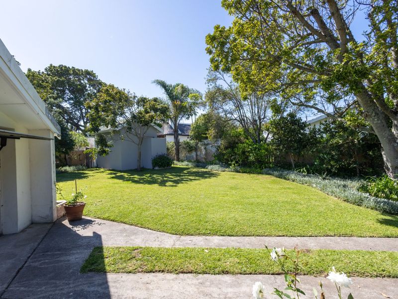 Family home on the Cnr of Roche Bonne and Longships Drive - Photo 7