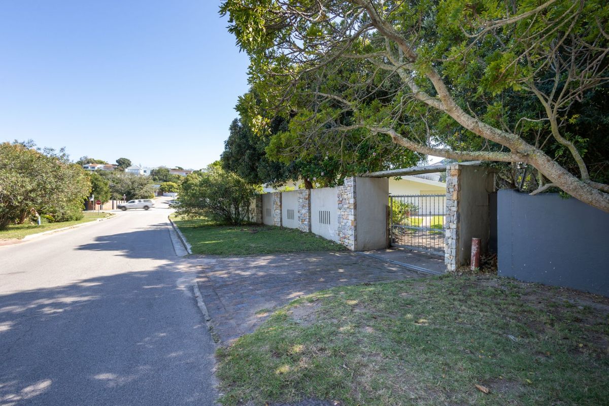 Family home on the Cnr of Roche Bonne and Longships Drive - Photo 5