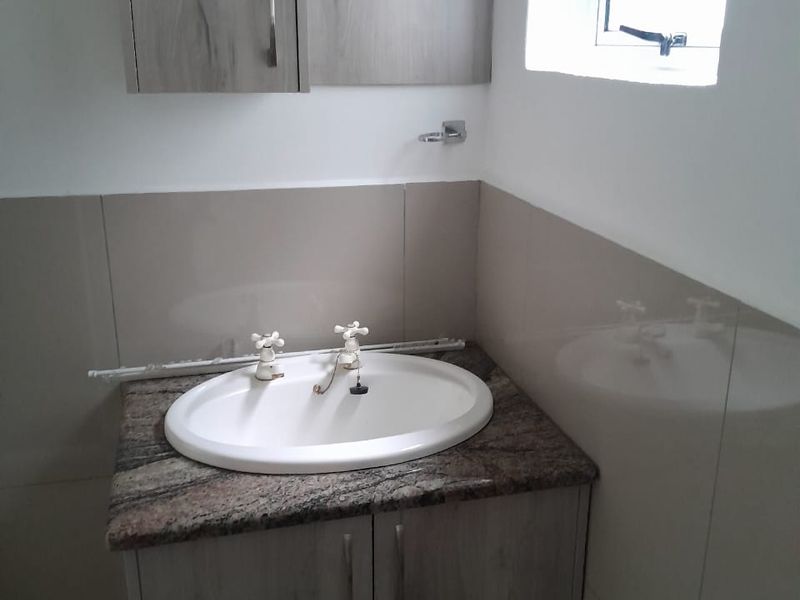 Three Bedroom Garden Flat in St Michaels On Sea to rent inclusive of water and electricity - Photo 4