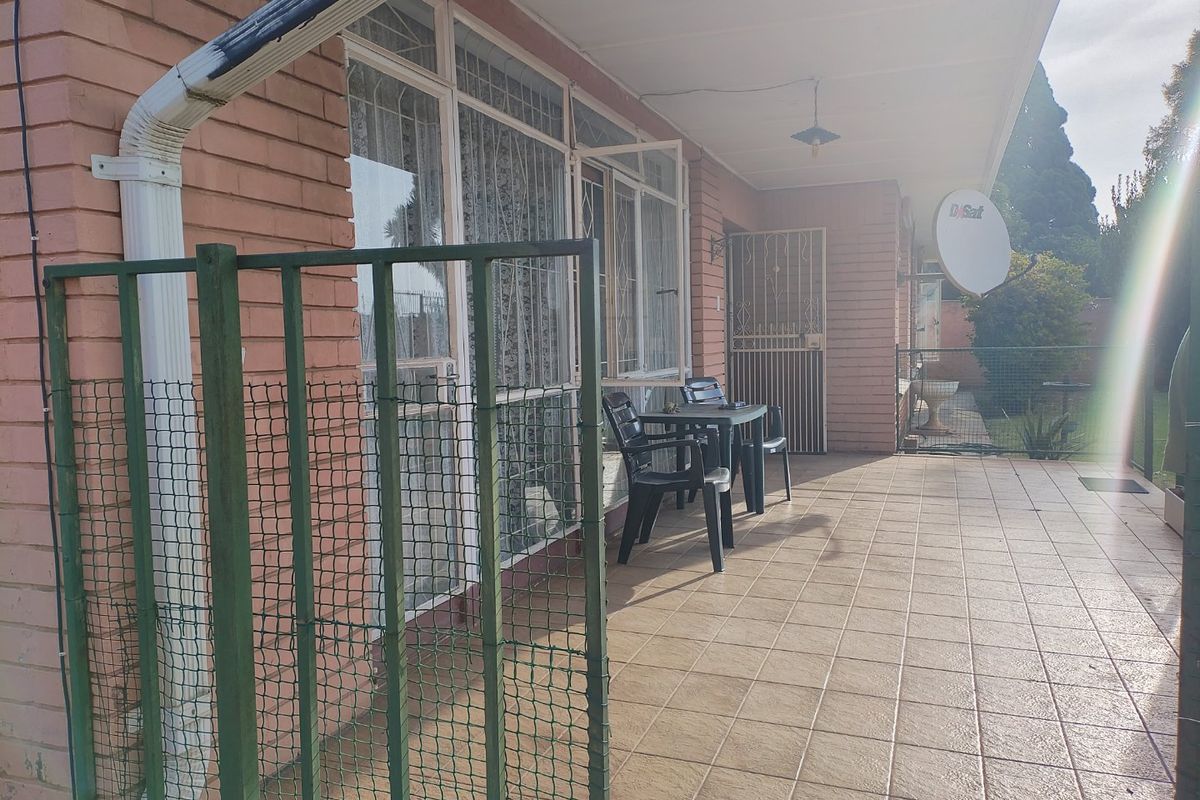 4 Bedroom House for Sale in Casseldale  - Photo 3