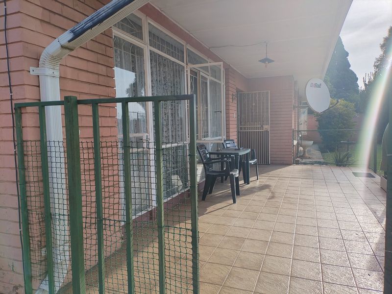 4 Bedroom House for Sale in Casseldale  - Photo 3