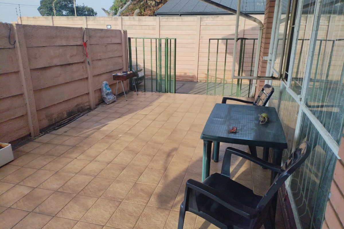 4 Bedroom House for Sale in Casseldale  - Photo 5