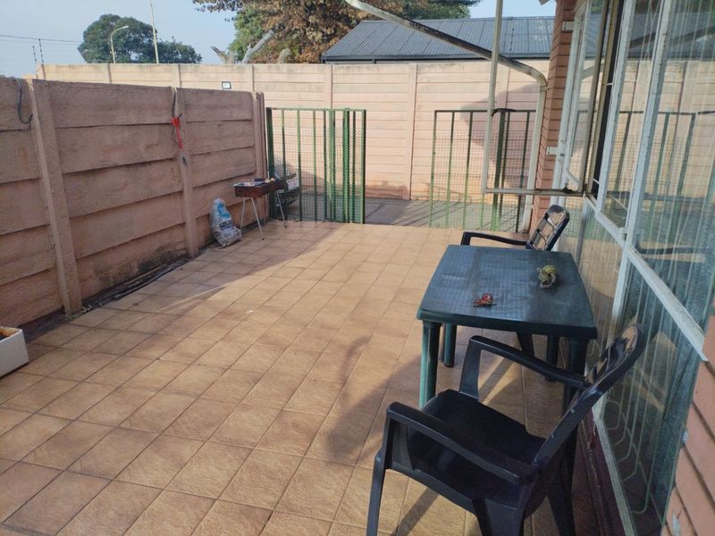 4 Bedroom House for Sale in Casseldale  - Photo 5