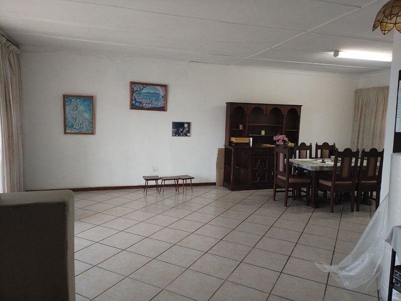 4 Bedroom House for Sale in Casseldale  - Photo 10