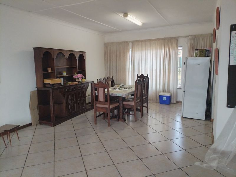 4 Bedroom House for Sale in Casseldale  - Photo 9