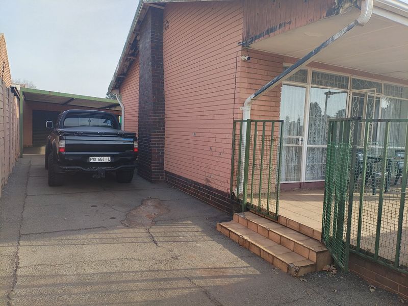 4 Bedroom House for Sale in Casseldale  - Photo 2