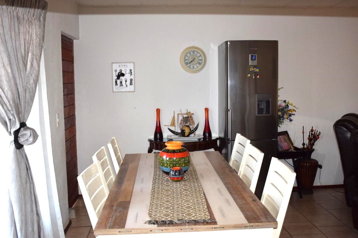 Spacious 2 Bed, 2 Bath Ground Floor Corner Unit in Corfu, Kew - Photo 5