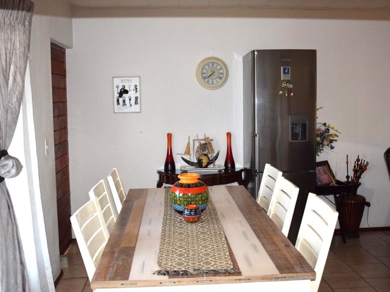 Spacious 2 Bed, 2 Bath Ground Floor Corner Unit in Corfu, Kew - Photo 5