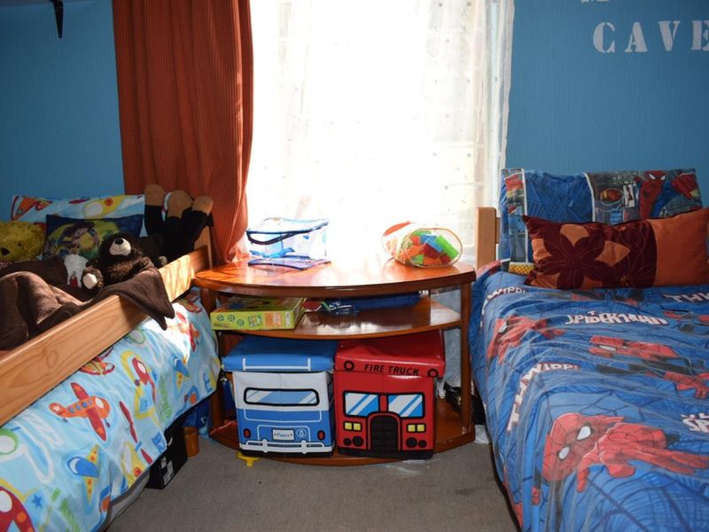 Spacious 2 Bed, 2 Bath Ground Floor Corner Unit in Corfu, Kew - Photo 10