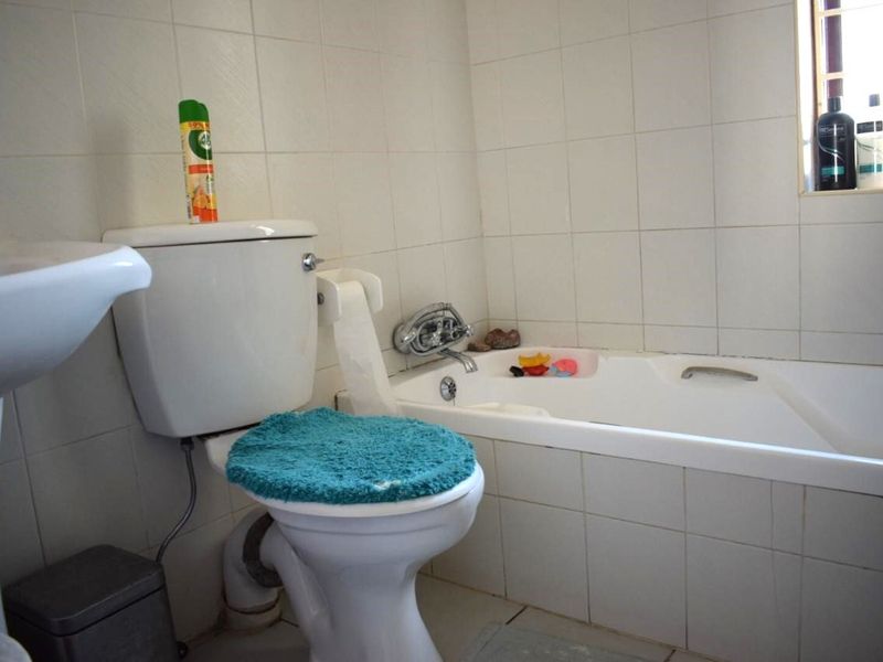 Spacious 2 Bed, 2 Bath Ground Floor Corner Unit in Corfu, Kew - Photo 9