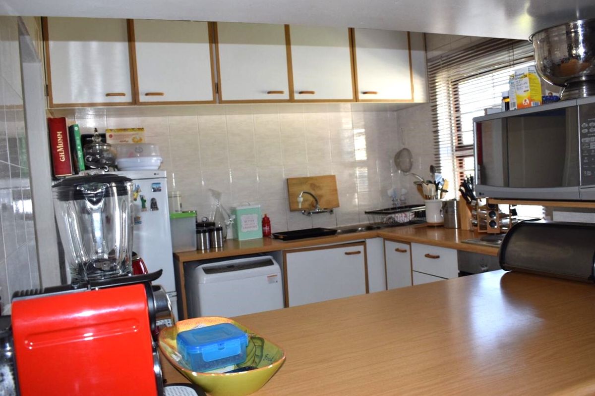 Spacious 2 Bed, 2 Bath Ground Floor Corner Unit in Corfu, Kew - Photo 2