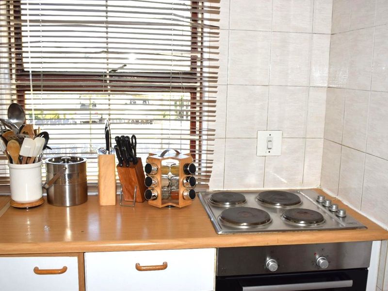 Spacious 2 Bed, 2 Bath Ground Floor Corner Unit in Corfu, Kew - Photo 3
