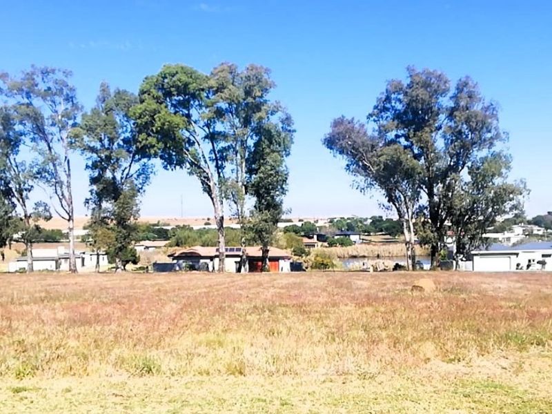 Spectacular Vacant Stand with Breathtaking Views in Vaal Marina! - Photo 3