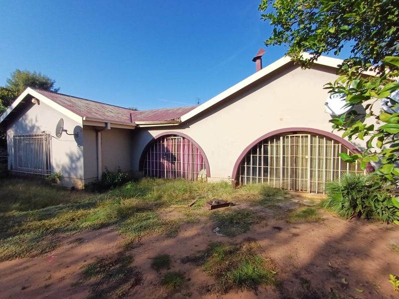 Exceptional Investment Opportunity – 10-Bedroom Multi-Unit Property for Sale in Orkney - Photo 3