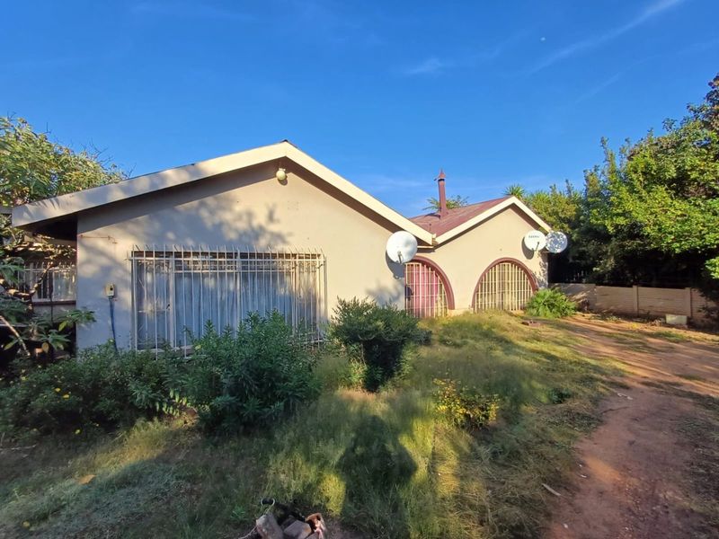 Exceptional Investment Opportunity – 10-Bedroom Multi-Unit Property for Sale in Orkney - Photo 4