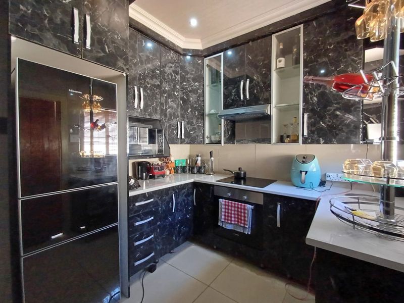 Charming Family Home for Sale in Stilfontein Ext 1 - Photo 10