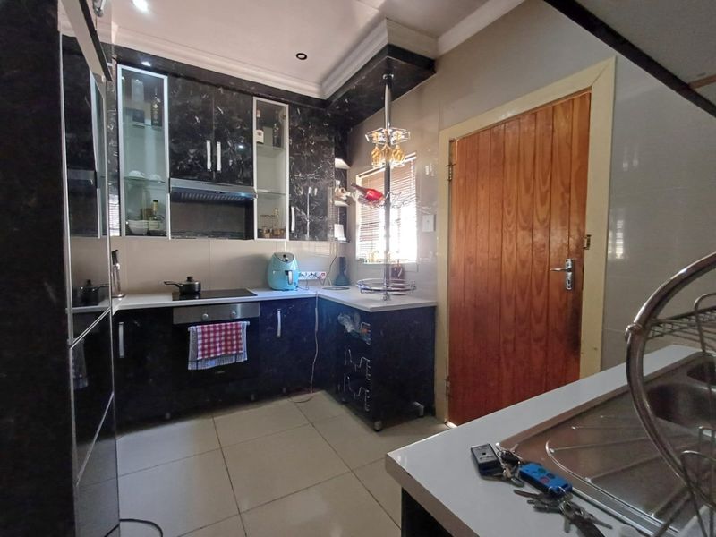Charming Family Home for Sale in Stilfontein Ext 1 - Photo 9