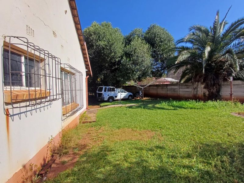 Charming Family Home for Sale in Stilfontein Ext 1 - Photo 7