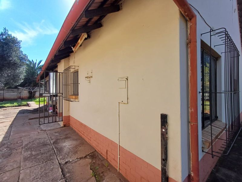 Charming Family Home for Sale in Stilfontein Ext 1 - Photo 6