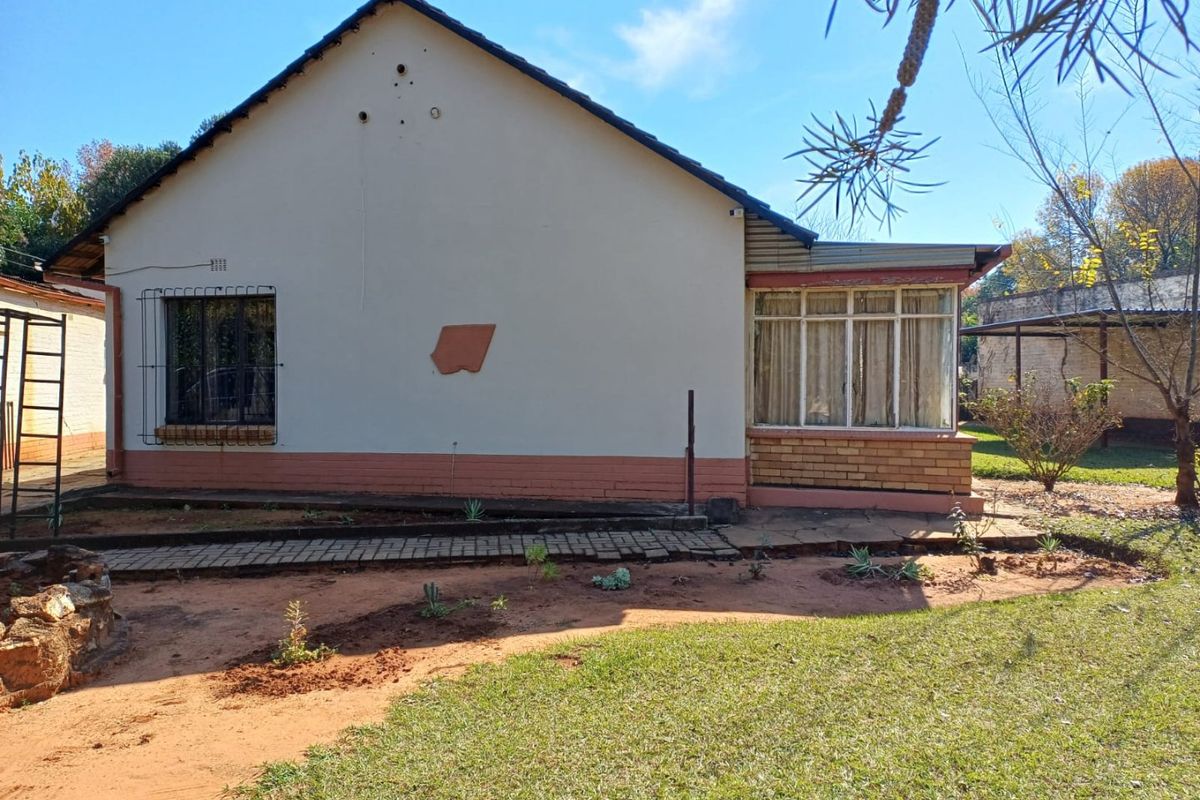 Charming Family Home for Sale in Stilfontein Ext 1 - Photo 5
